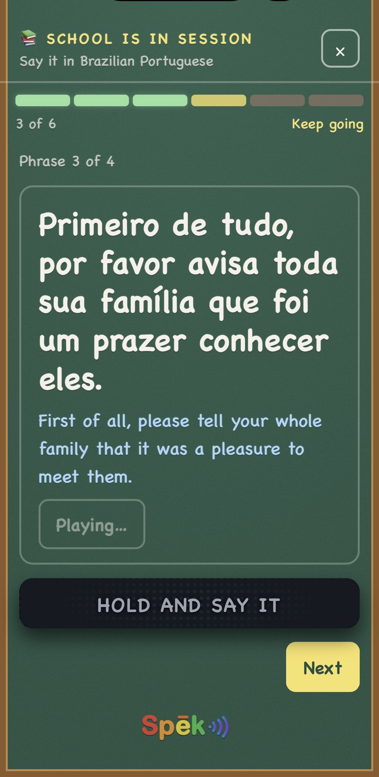 Spēk Learn: a green chalkboard with the line Onde fica a estação mais próxima broken into phrases, two of five steps done
